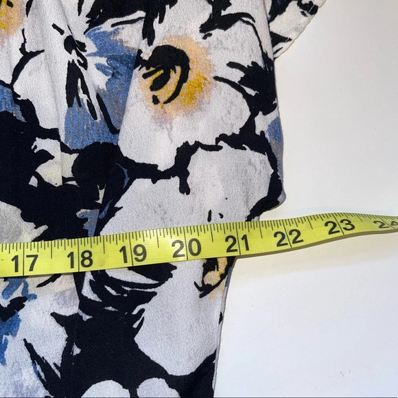 1. State Black White Floral Print Tie Single Cold Shoulder Blouse Small Women’s - Picture 9 of 13